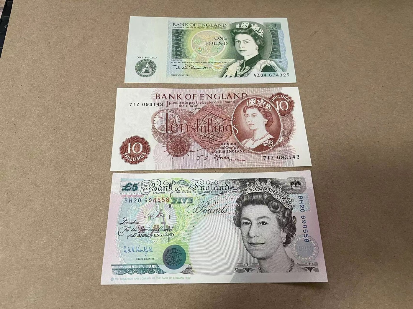 【Blue Auction】✨世界纸币精拍第435期【精】 【一组3张】英国 10先令-5镑一组 全新UNC