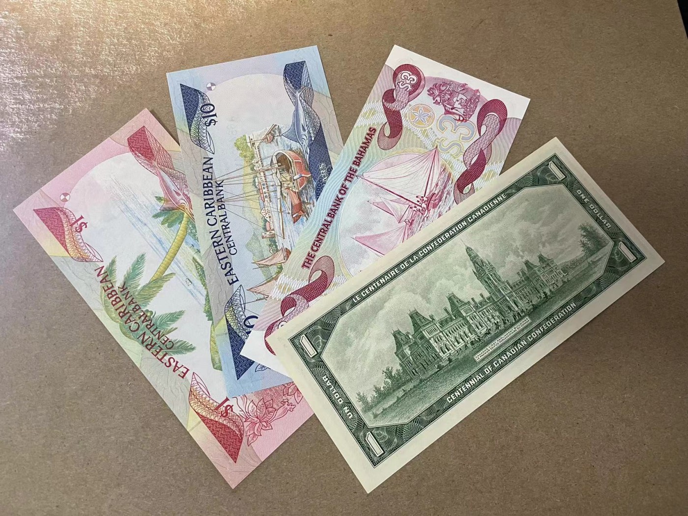 【Blue Auction】✨世界纸币精拍第435期【精】 【一组4张】东加勒比、巴哈马&加拿大 1-10元女王纸币一组 全新UNC