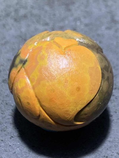 精美亚光冰飘战国红玛瑙手工俏色巧雕熊出没随形珠一颗！ 精美亚光冰飘战国红玛瑙手工俏色巧雕熊出没随形珠一颗！