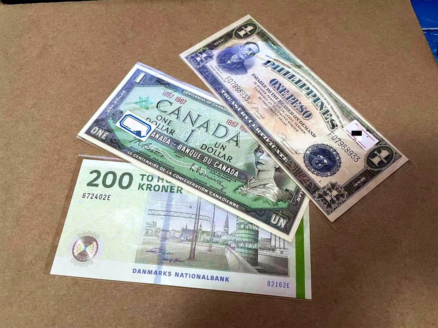 【Blue Auction】✨世界纸币精拍第435期【精】 【一组3张】加拿大1元&丹麦200克朗全新UNC 菲律宾1比索 品相如图