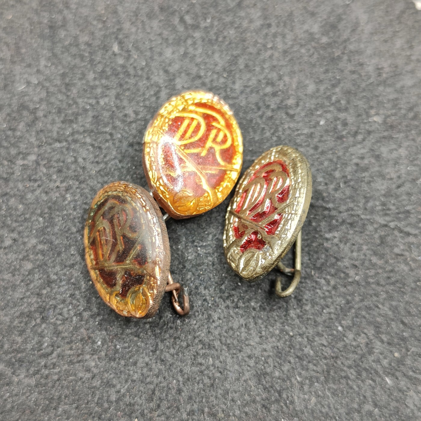 全场0元起拍 第133期 咸鱼国勋章拍卖专场 2月25日（周日）下午6：00开始 东德军事技能章三个