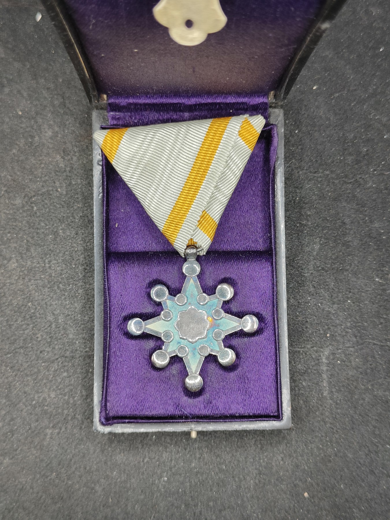 全场0元起拍 第133期 咸鱼国勋章拍卖专场 2月25日（周日）下午6：00开始 明治时期 八等瑞宝章银制带盒