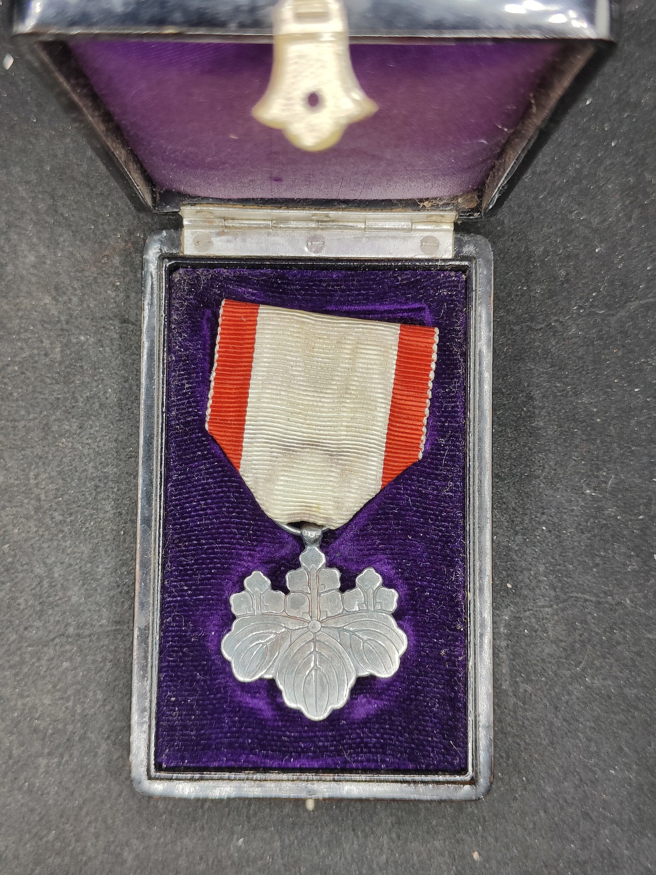 全场0元起拍 第133期 咸鱼国勋章拍卖专场 2月25日（周日）下午6：00开始 日本战时八等白叶章 银制带盒