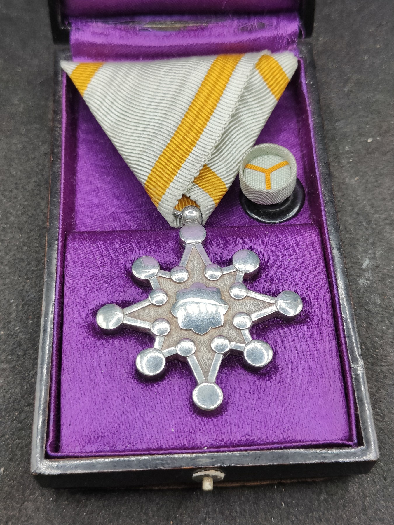 全场0元起拍 第133期 咸鱼国勋章拍卖专场 2月25日（周日）下午6：00开始 日本战时 八等瑞宝章银制带盒略