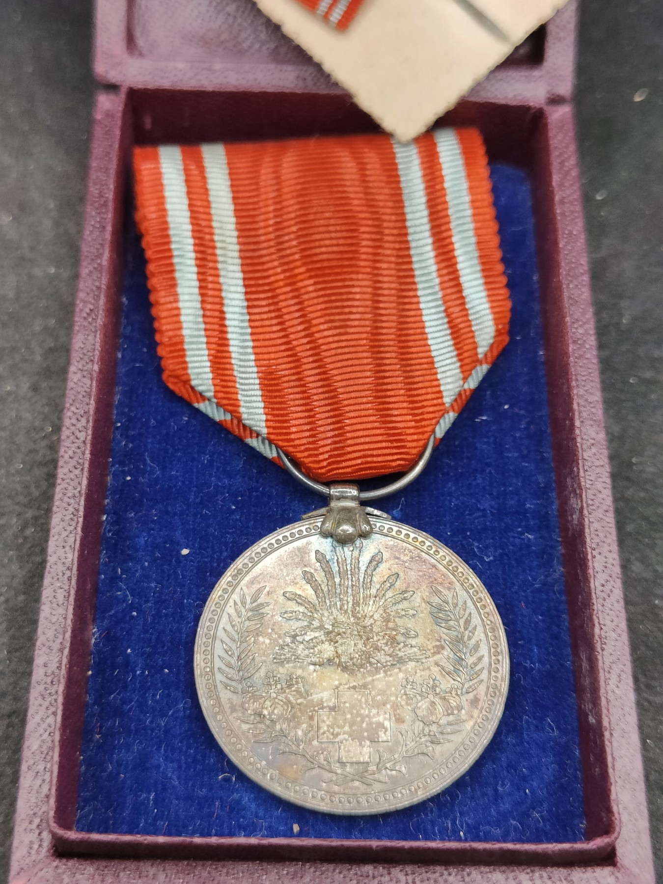 全场0元起拍 第133期 咸鱼国勋章拍卖专场 2月25日（周日）下午6：00开始 日本早期赤十字社员章银制带盒略