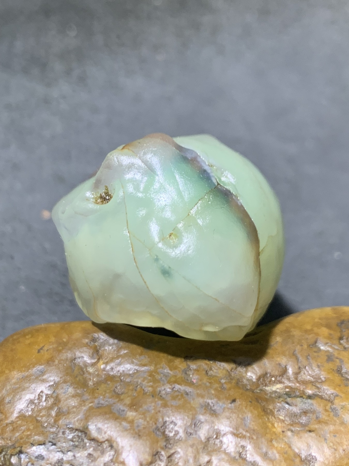 放福利！精美天然戈壁冰皮绿糖心冰裂纹玛瑙原石吊坠一颗