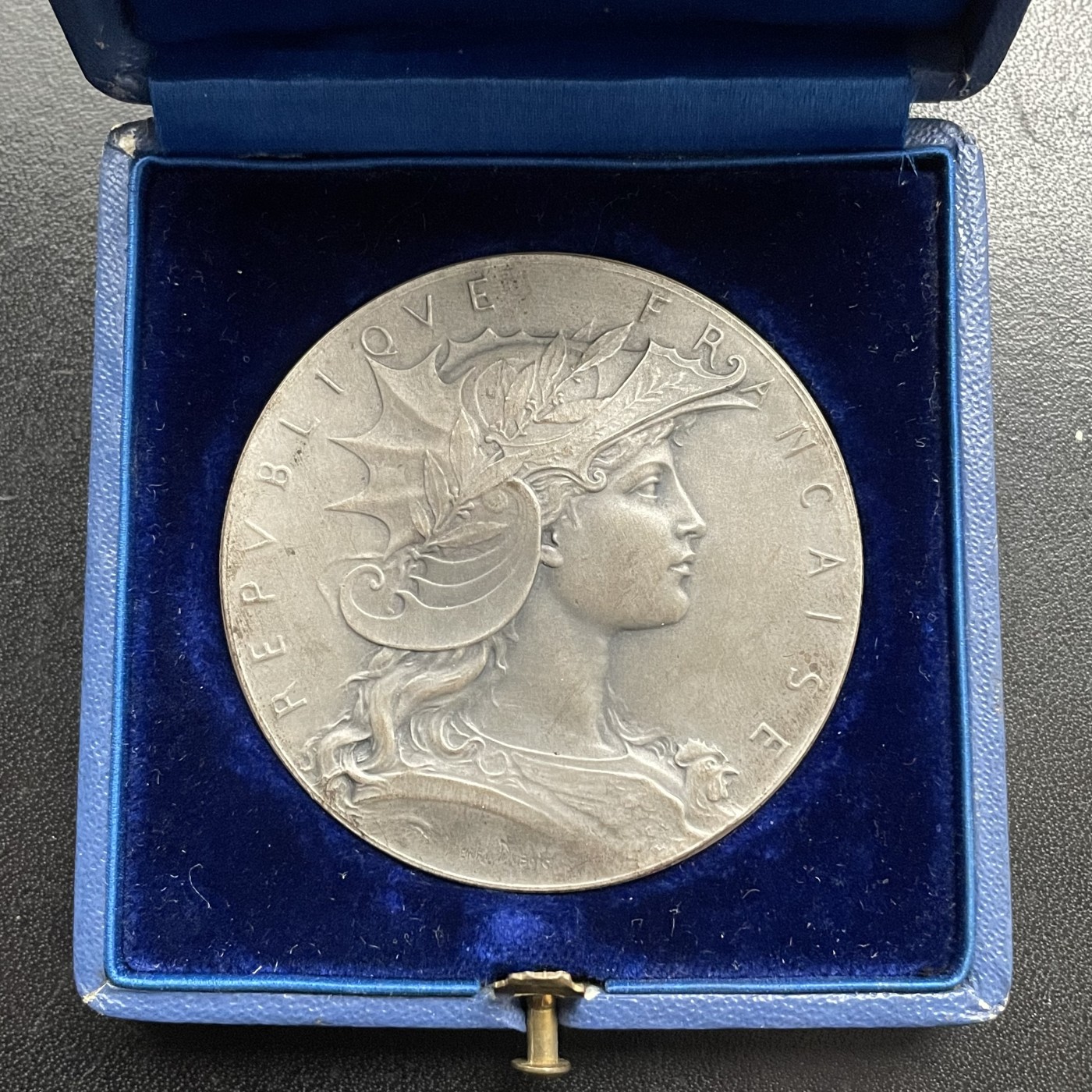 「木头集藏」章牌专场-第38期 H.Dubois～法国射击竞赛原盒银章   直径：50mm，63.2g，边铭：丰饶角 ARGENT，原盒正常使用，品相很不错！