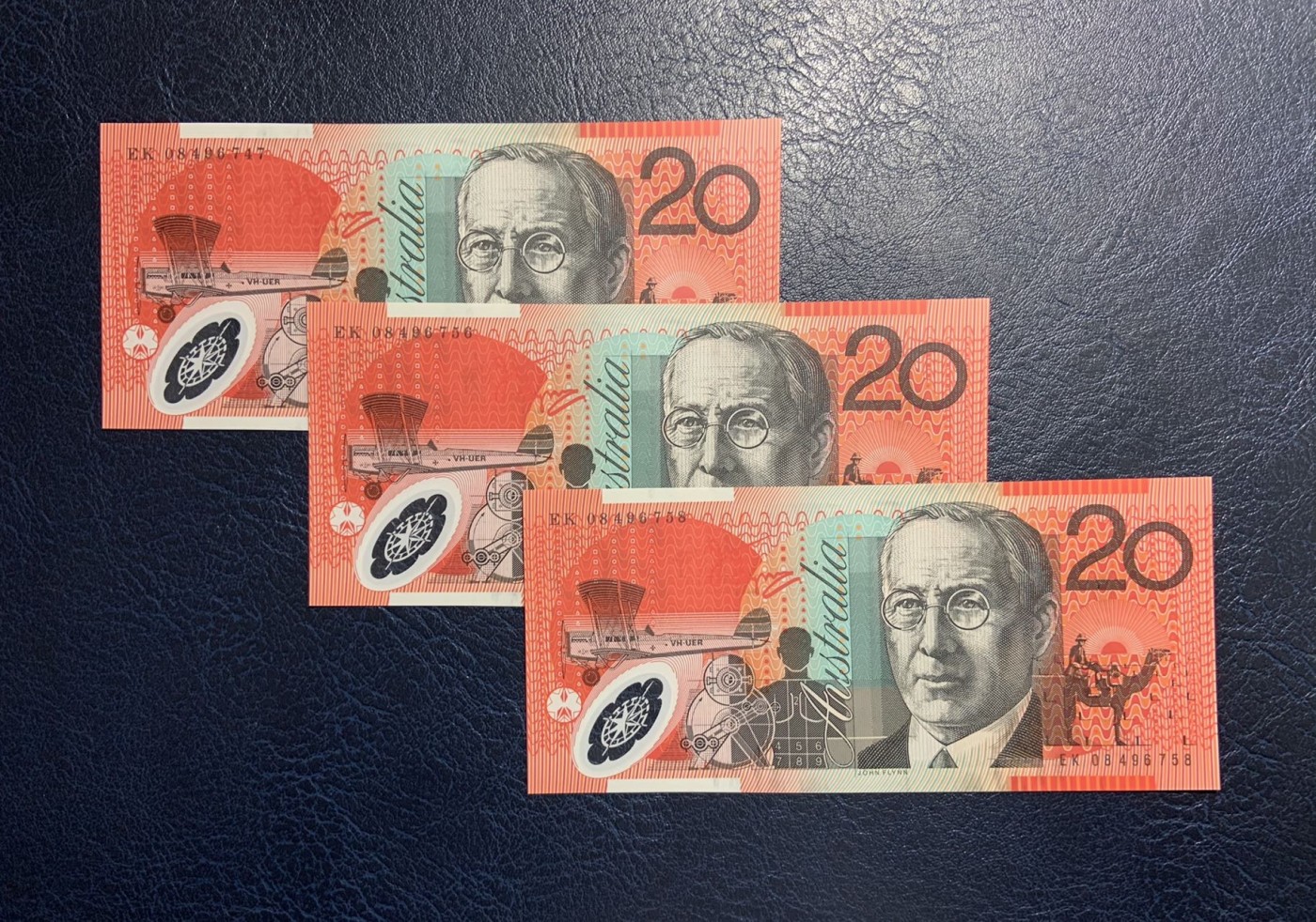 收藏联盟Quantum Auction 第326期拍卖  澳大利亚2008年20元三张 品相全新UNC  早期年份 “皇家飞行医生服务”组织创始人 牧师 约翰.弗林