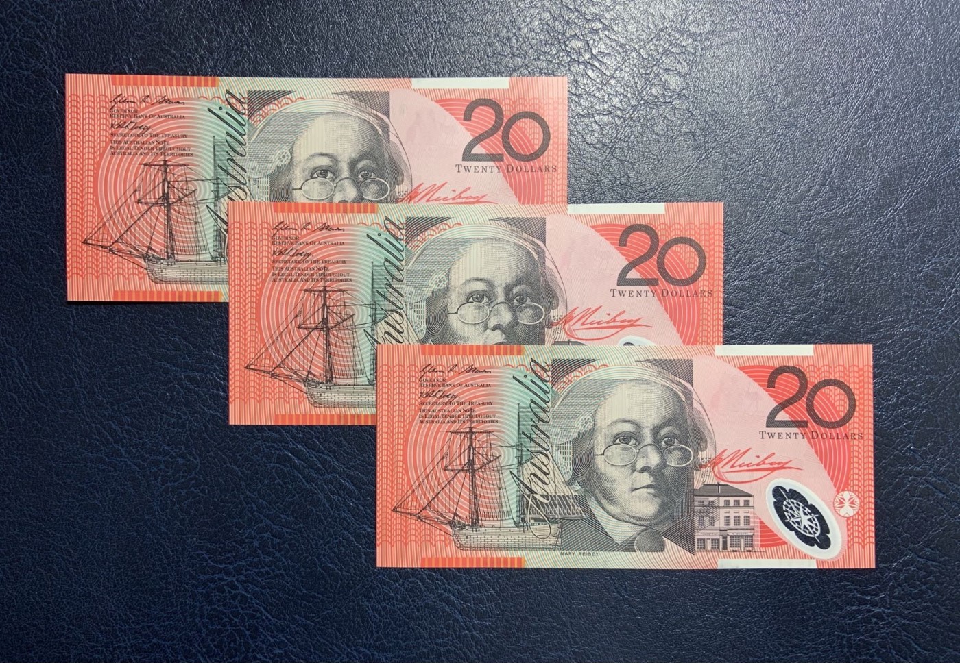 收藏联盟Quantum Auction 第326期拍卖  澳大利亚2008年20元三张 品相全新UNC  早期年份 “皇家飞行医生服务”组织创始人 牧师 约翰.弗林