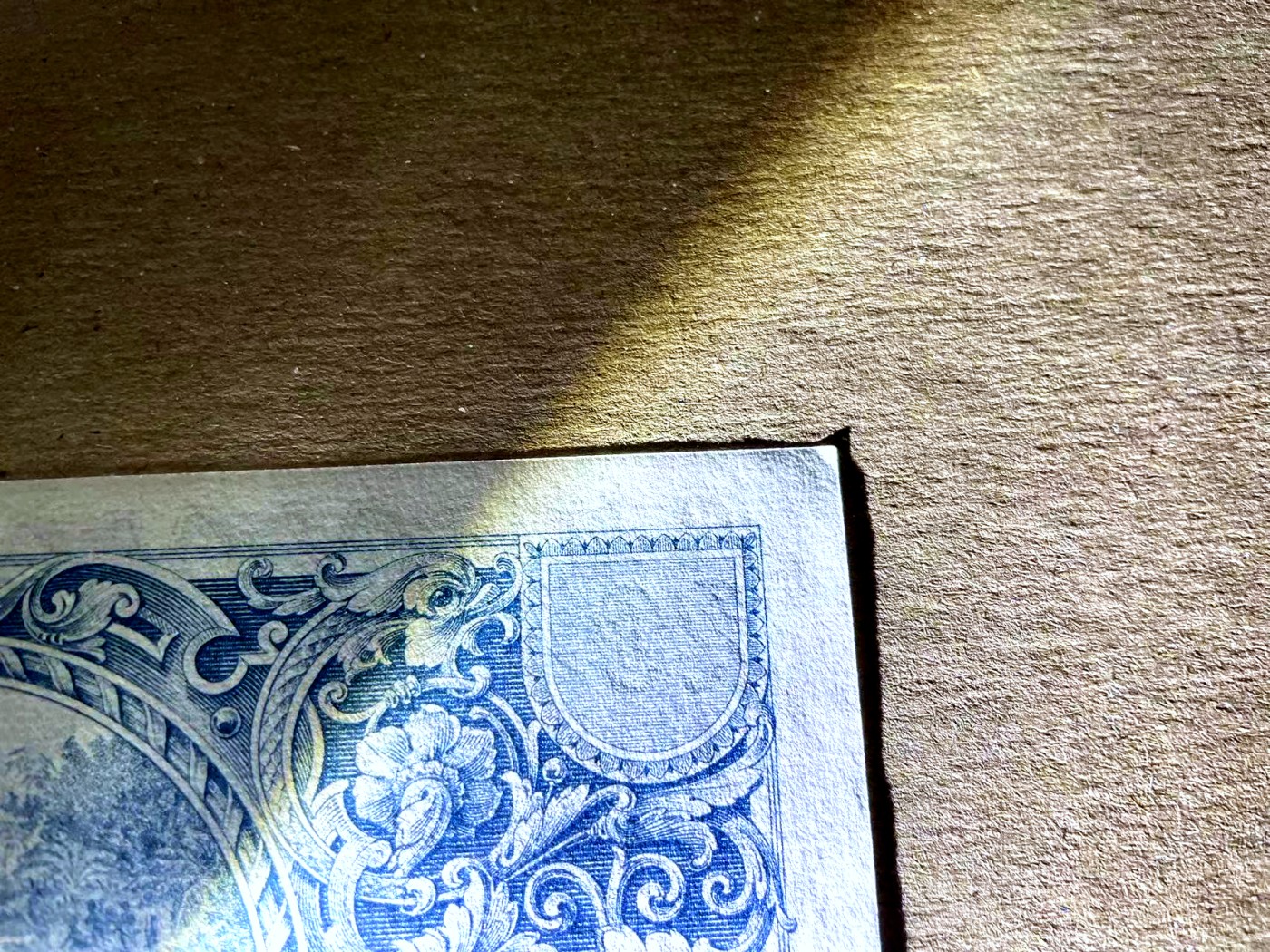 【Blue Auction】✨世界纸币精拍第436期【精】  厄瓜多尔早期 1920年20苏克雷 设计非常精美 大场景 大票幅 UNC-（角极轻微软折） 