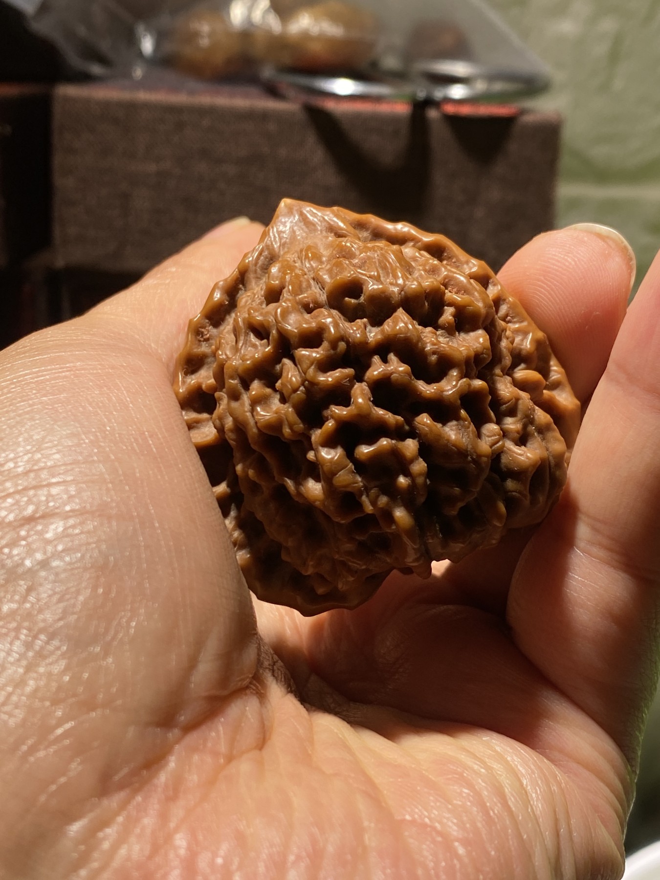 苏工核雕放漏价，纯手工 苏工核雕，纯手工雕刻，核桃雕，达摩老祖，款式新颖，，非市场通货，尺寸4。85喜欢的来