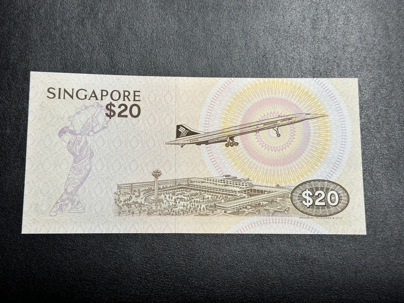 《外钞收藏家》第三百四十一期 新加坡鸟版20元 全新UNC 靓号