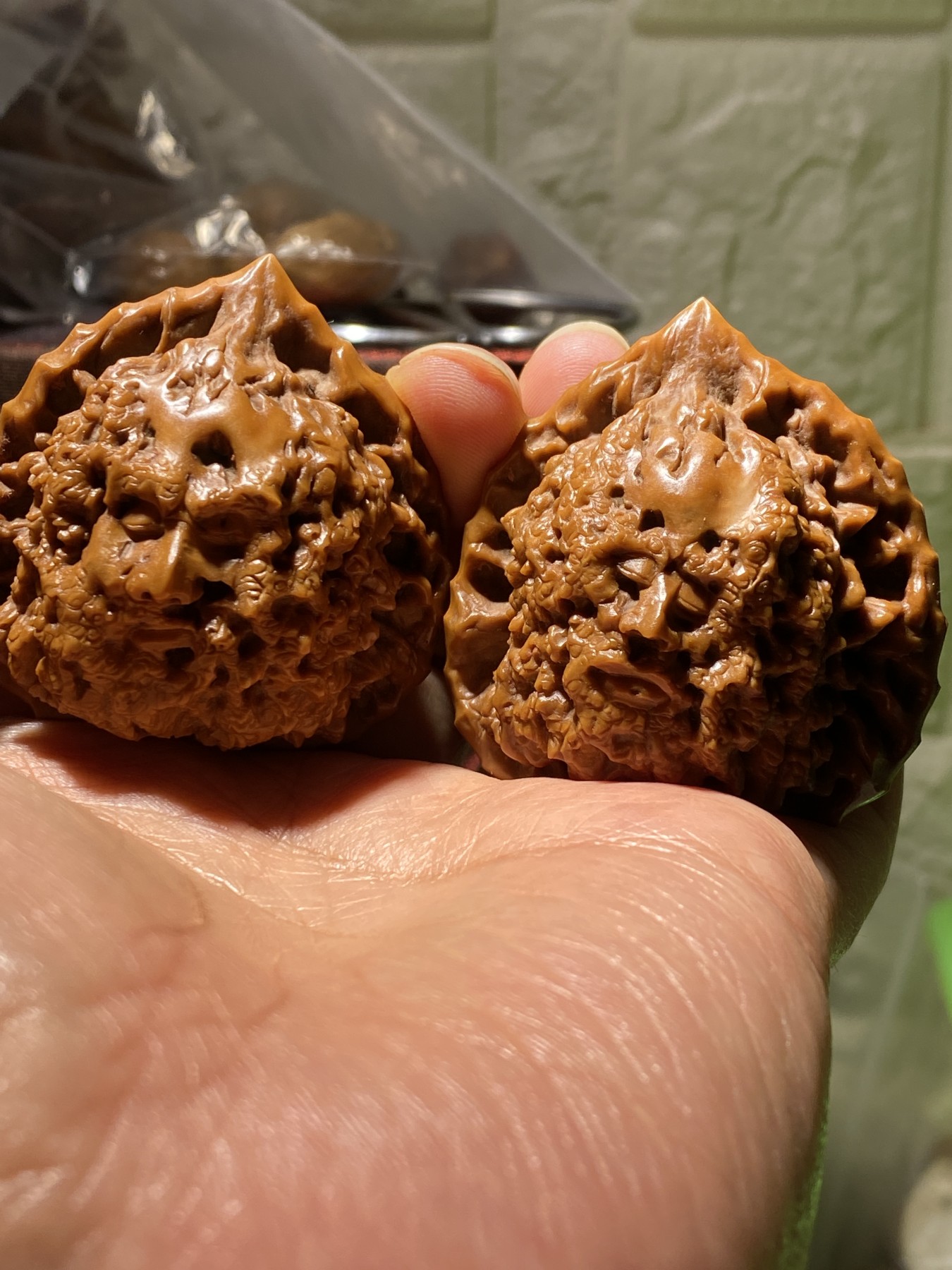 苏工核雕放漏价，纯手工 苏工核雕，纯手工雕刻，核桃雕，达摩老祖，款式新颖，，非市场通货，尺寸4。85喜欢的来