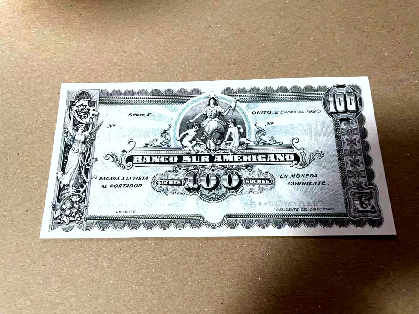 【Blue Auction】✨世界纸币精拍第436期【精】 厄瓜多尔早期 1920年100苏克雷 设计非常精美 大场景 大票幅 UNC（角轻微瑕疵）