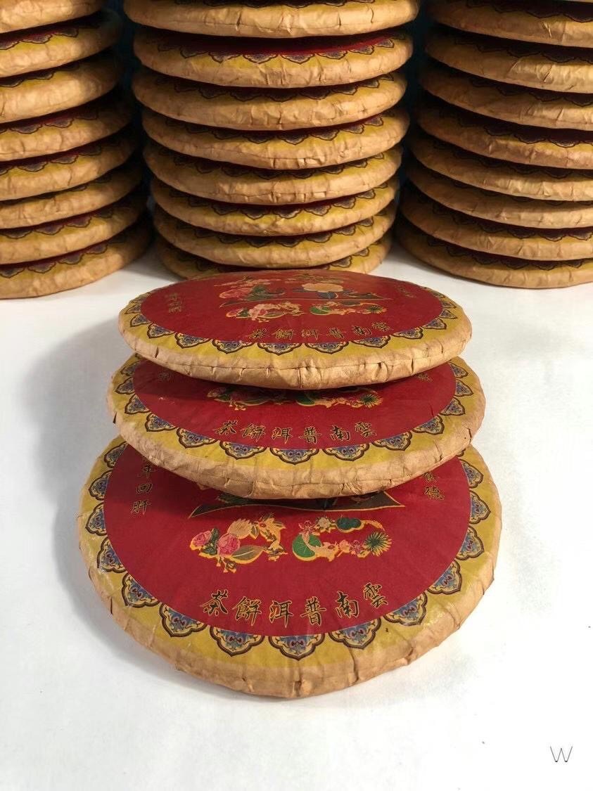 仓库库存天顺祥商号普洱生茶饼，保存完好，茶香浓郁，品相如图。