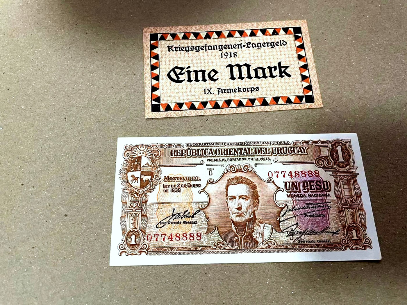 【Blue Auction】✨世界纸币精拍第436期【精】 【一组2张 含8888狮子号】巴拉圭 1939年1比索 UNC（有个角尖有点黑）&德国 1918年1马克 UNC 纸张非常厚印有很多凹凸感颗粒