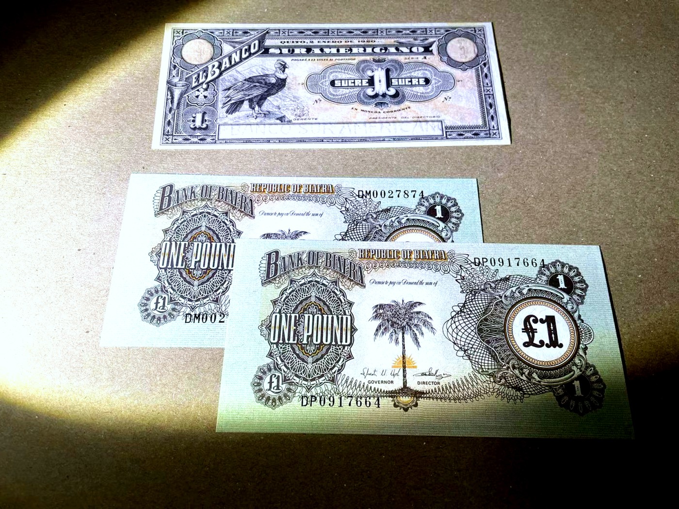 【Blue Auction】✨世界纸币精拍第436期【精】 【一组3张】厄瓜多尔早期 1920年1苏克雷&消失的国度比夫拉 1镑 全新UNC