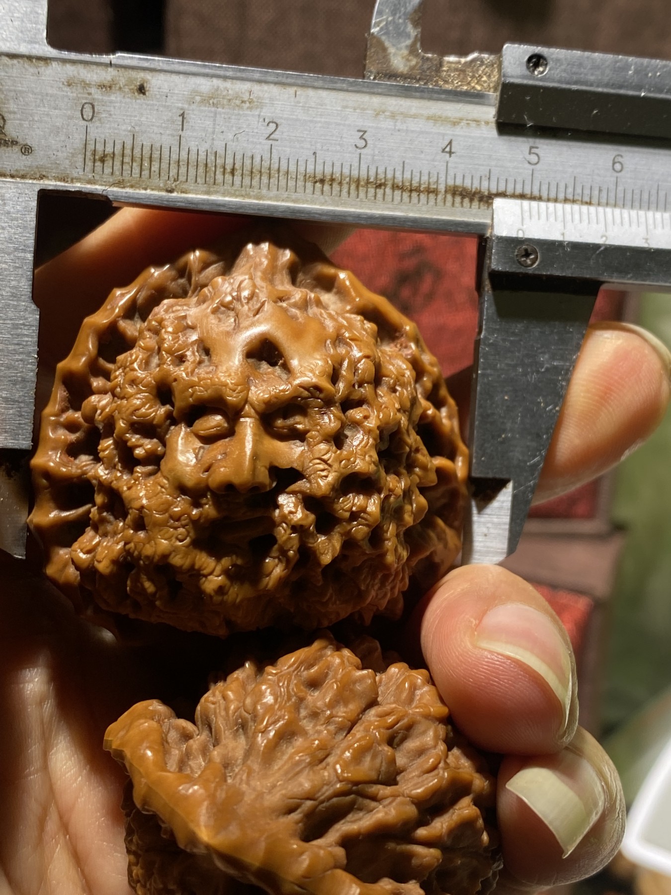 苏工核雕放漏价，纯手工 苏工核雕，纯手工雕刻，核桃雕，达摩老祖，款式新颖，，非市场通货，尺寸4。85喜欢的来
