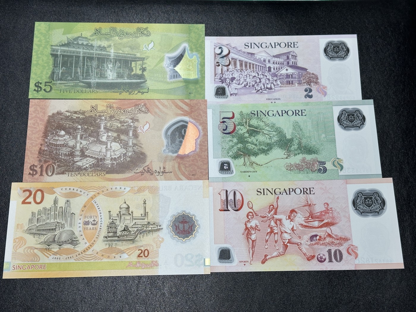 《外钞收藏家》第三百四十一期 马来西亚和新加坡两个小套 全新UNC