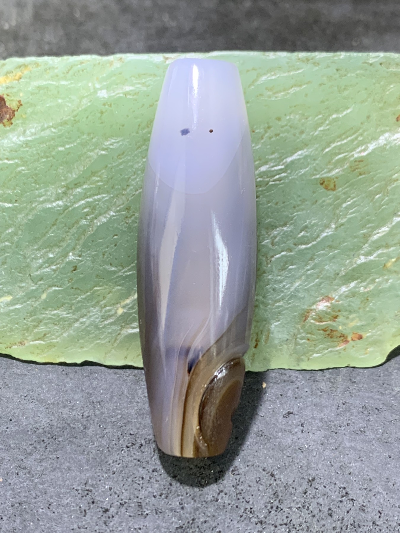 精美高玉化亚光海洋玉髓手工俏色巧雕蝙蝠大桶珠一个