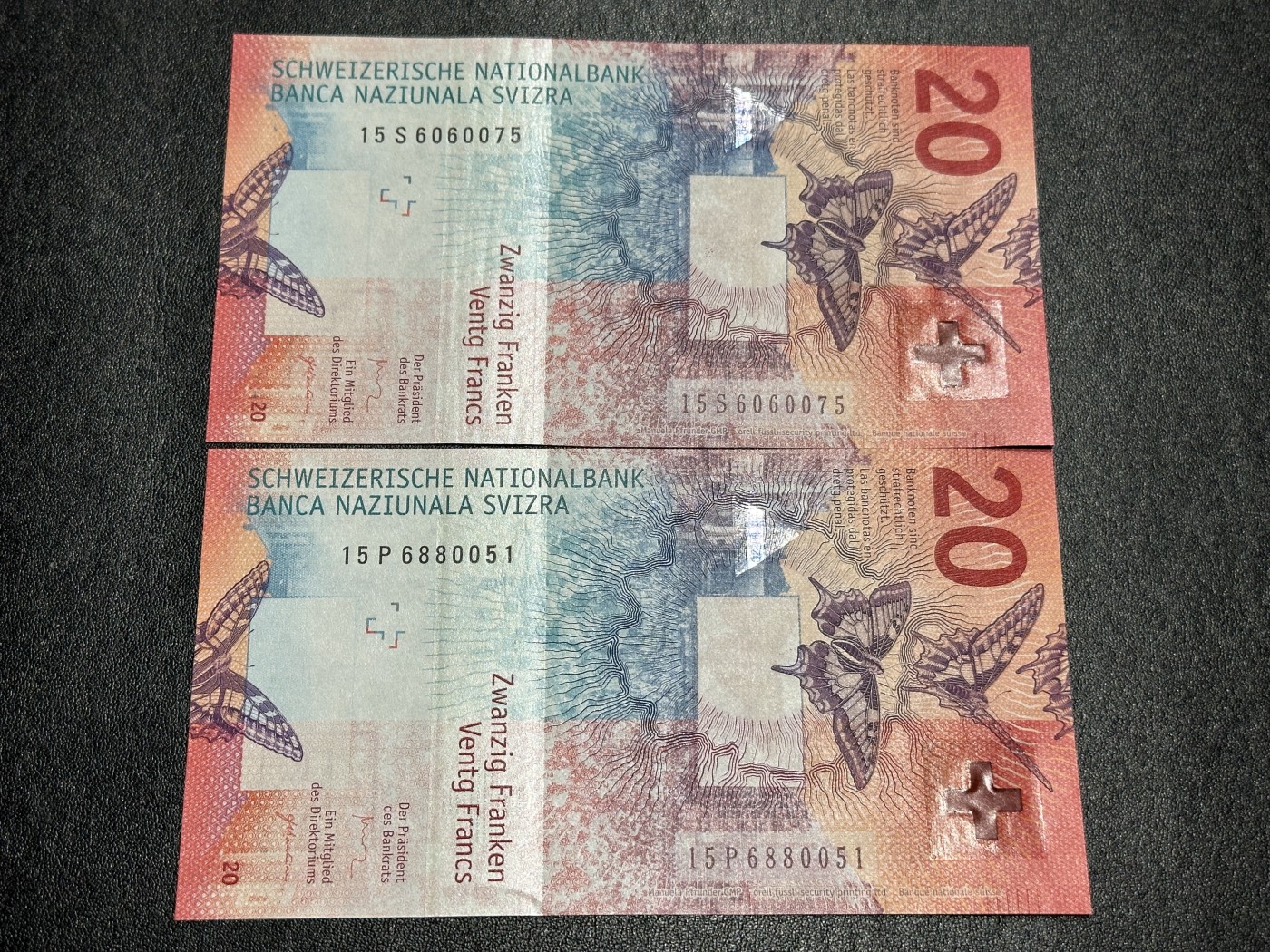 《外钞收藏家》第三百四十一期 最新版瑞士手版20法郎 两张一起 全新UNC