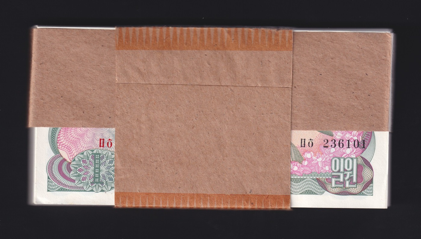 草稿银行第十七期国内外钞票拍卖 朝鲜1978年1圆券 原版银行券 100张连号 原刀 全新原票微黄 