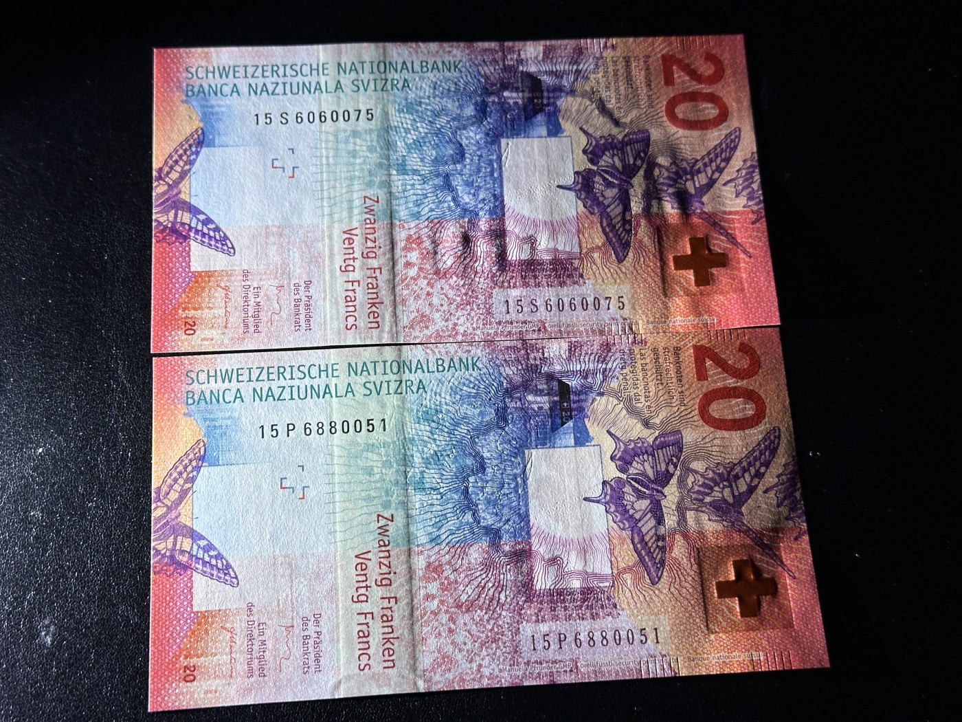 《外钞收藏家》第三百四十一期 最新版瑞士手版20法郎 两张一起 全新UNC