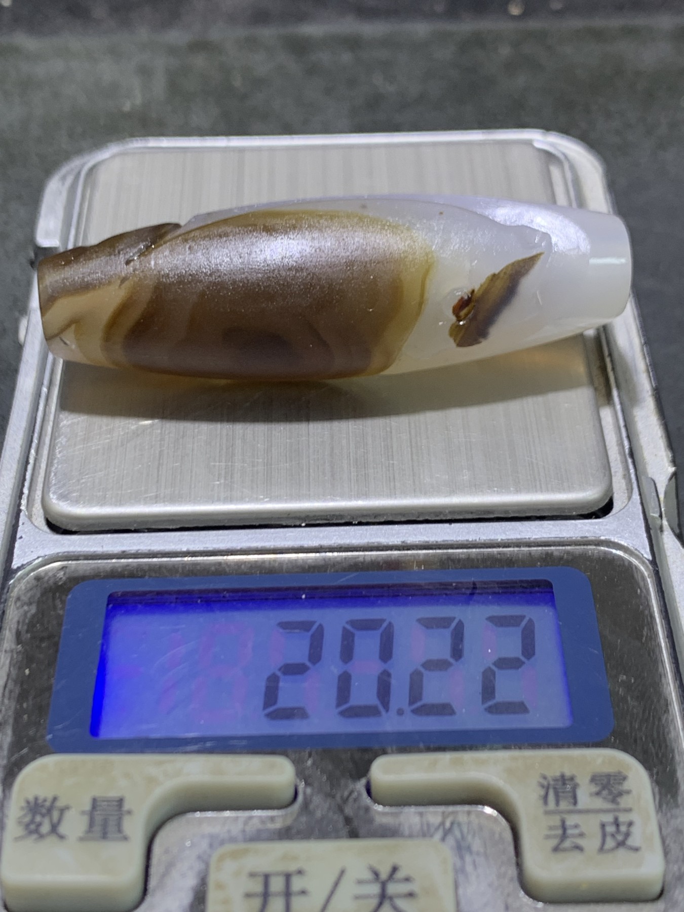 精美高玉化亚光海洋玉髓手工俏色巧雕蝙蝠大桶珠一个