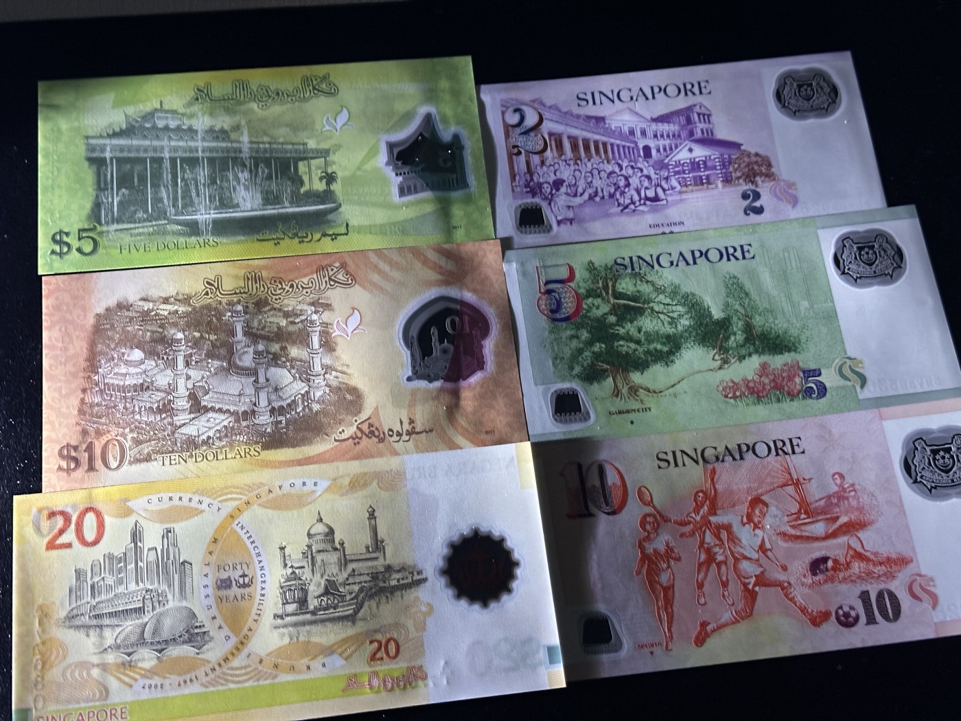 《外钞收藏家》第三百四十一期 马来西亚和新加坡两个小套 全新UNC