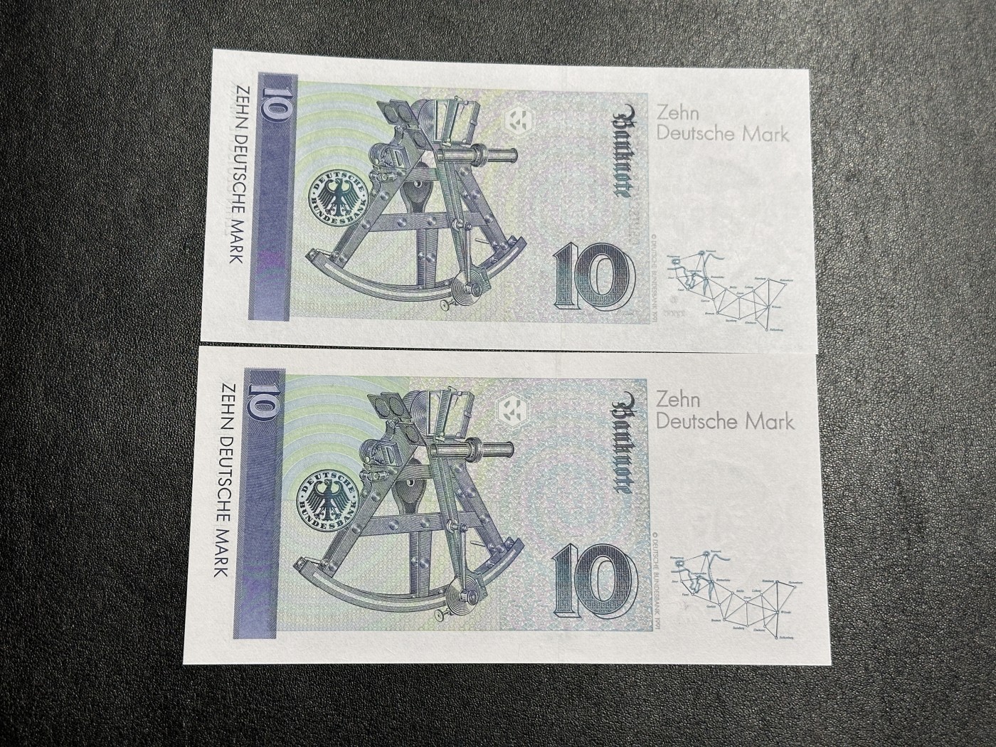 《外钞收藏家》第三百四十一期 1989和1999两张德国10马克 全新UNC