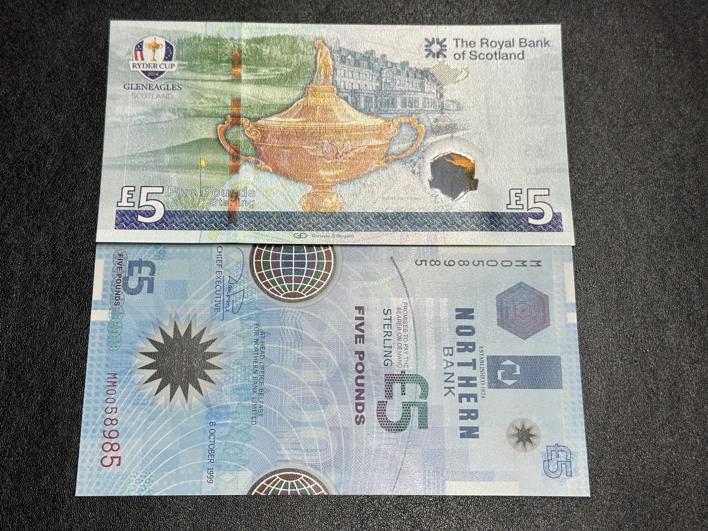 《外钞收藏家》第三百四十一期 2014年苏格兰5镑+北方银行5镑 两张一起  无47 全新UNC