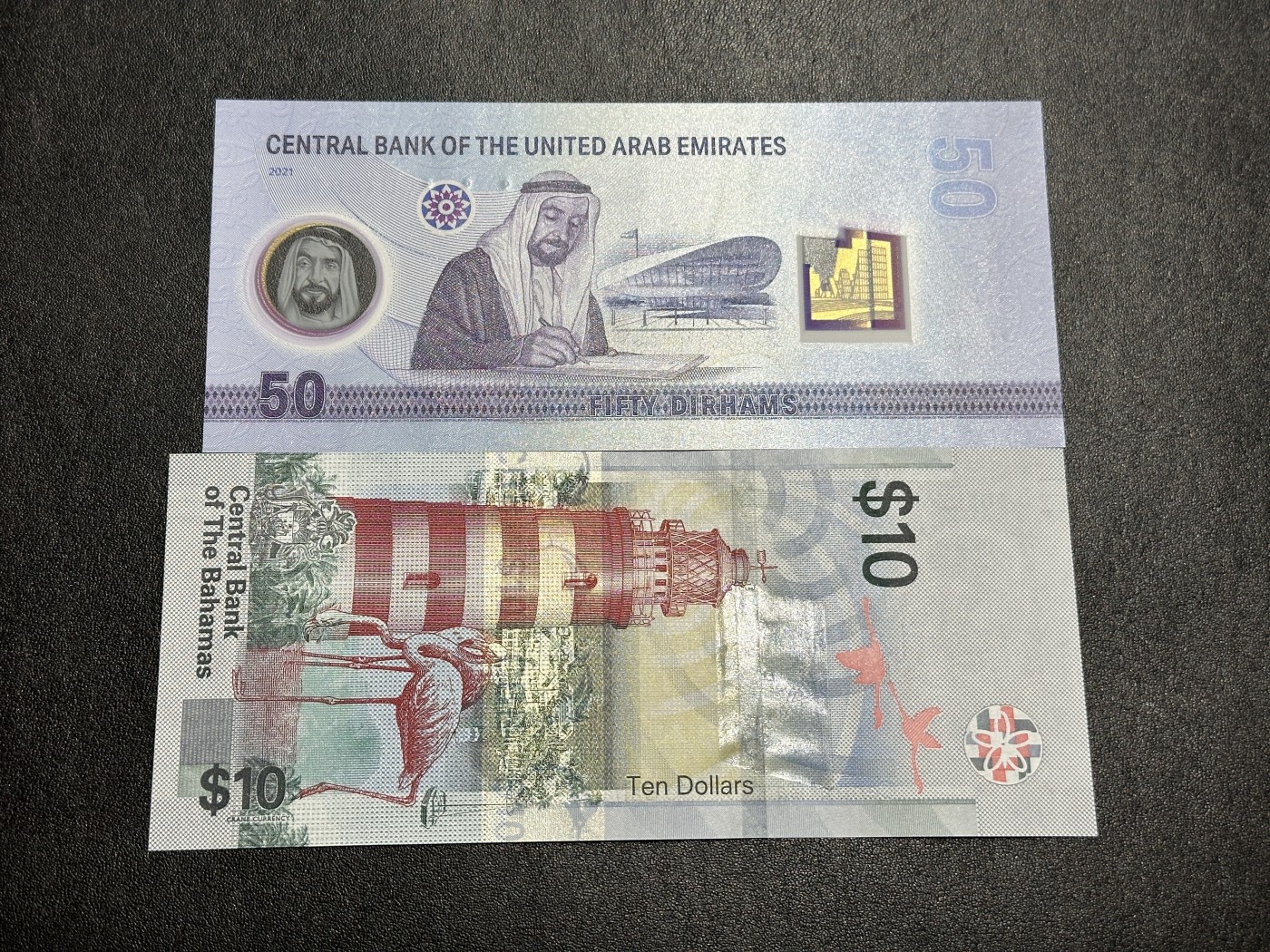 《外钞收藏家》第三百四十一期 阿联酋50+巴哈马10 两张一起 全新UNC
