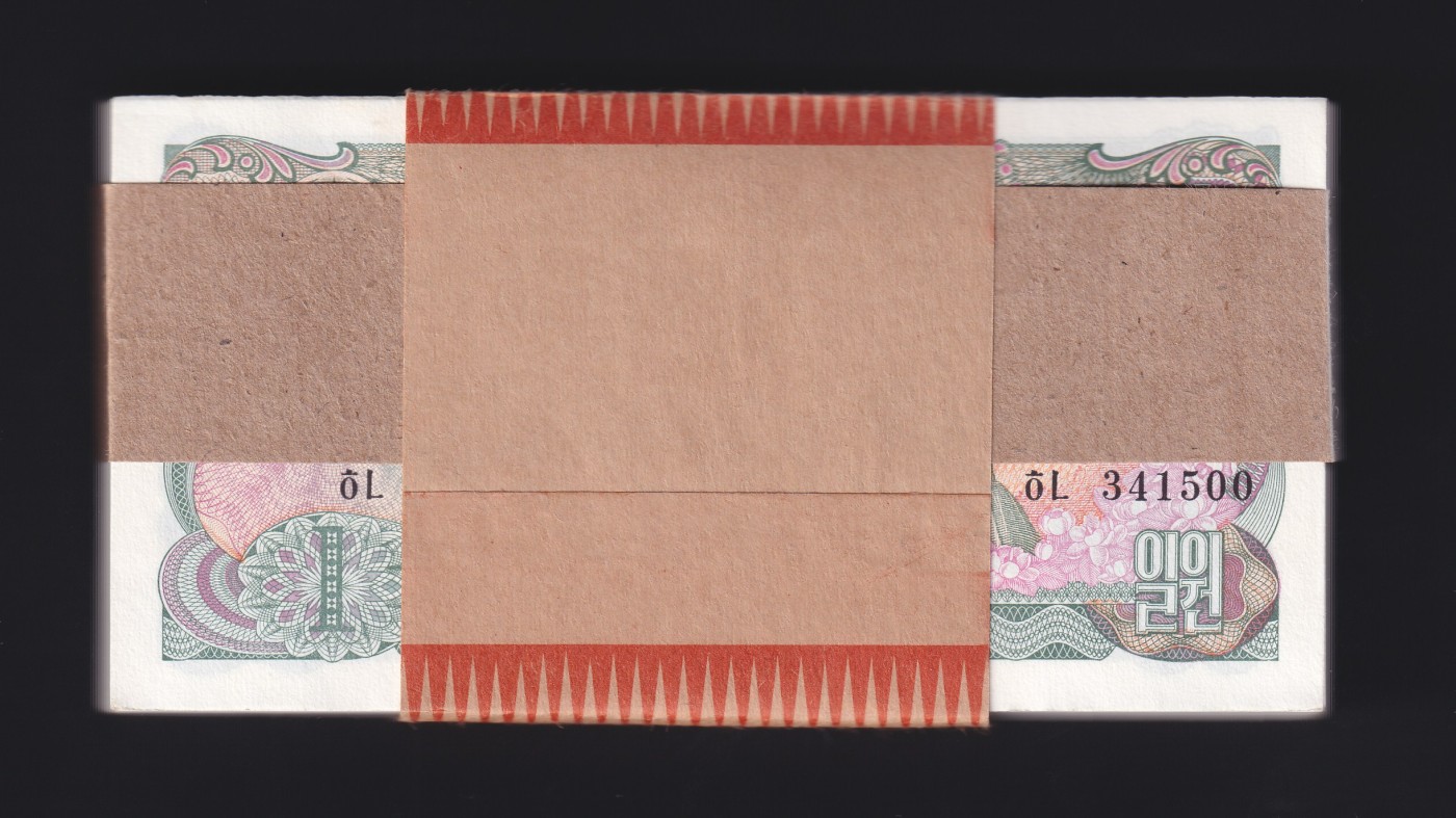 草稿银行第十七期国内外钞票拍卖 朝鲜1978年1圆券 绿色戳 资本主义国家旅客外汇券 原刀100张 全新原票微黄