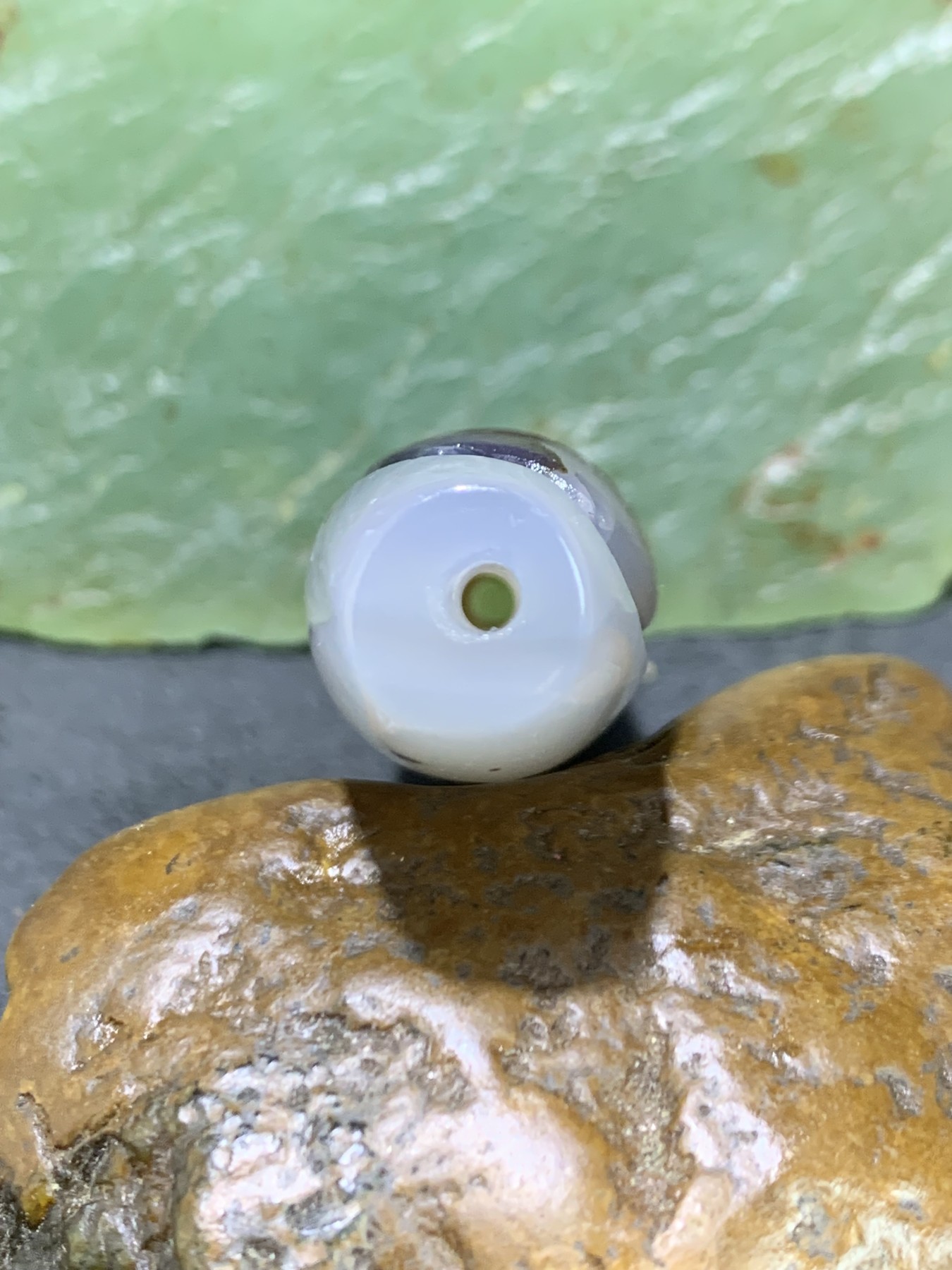 精美高玉化亚光海洋玉髓手工俏色巧雕蝙蝠大桶珠一个
