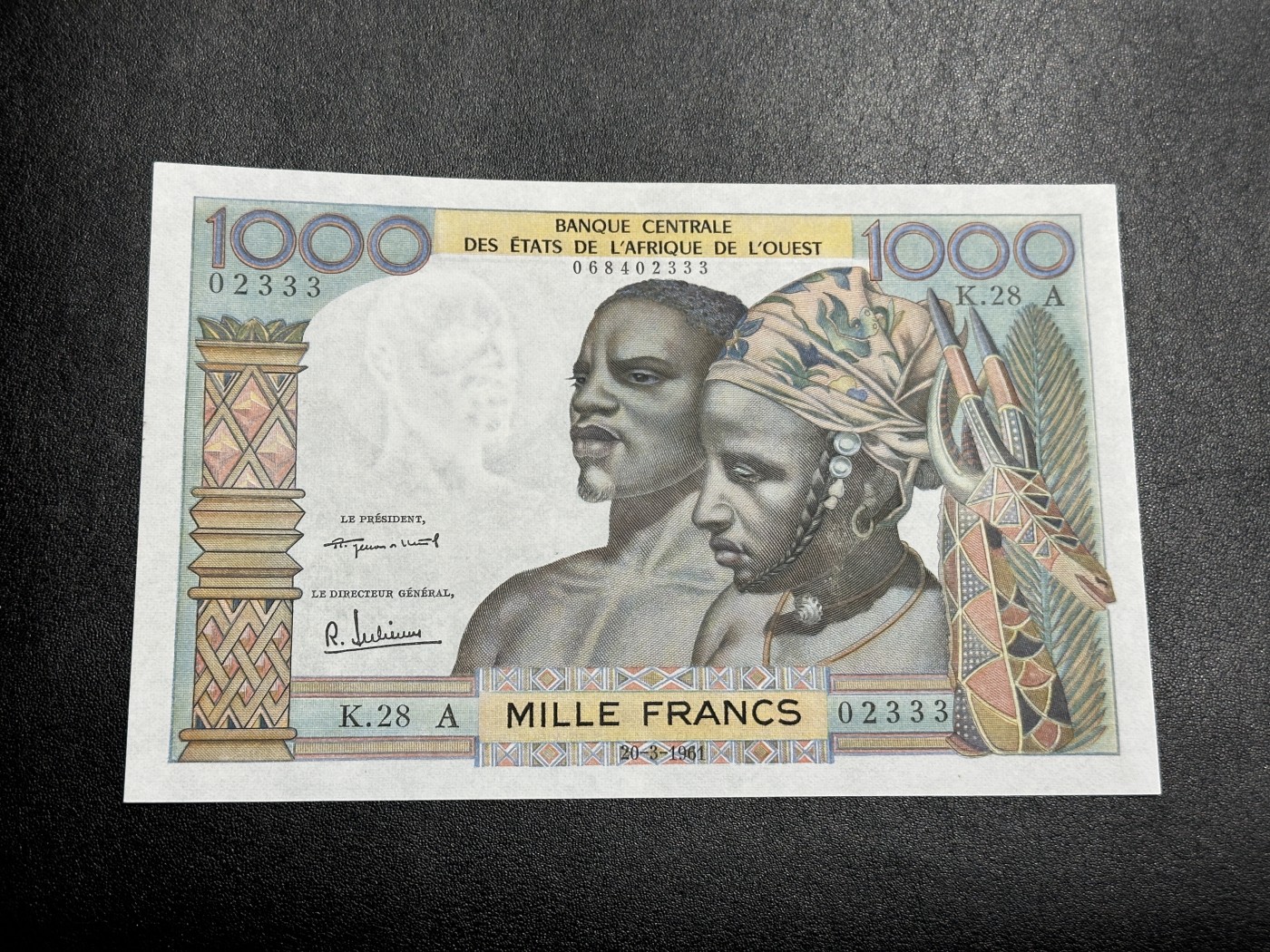 《外钞收藏家》第三百四十一期 1961年法属西非1000法郎 全新 