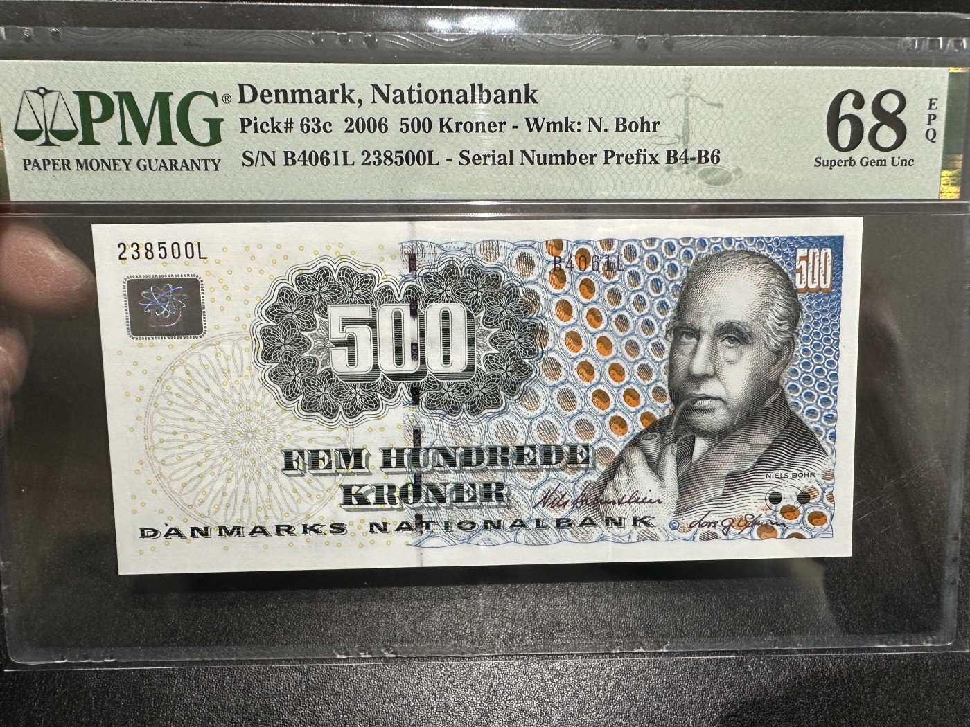《外钞收藏家》第三百四十一期 2006年丹麦浮雕版500克朗 PMG68