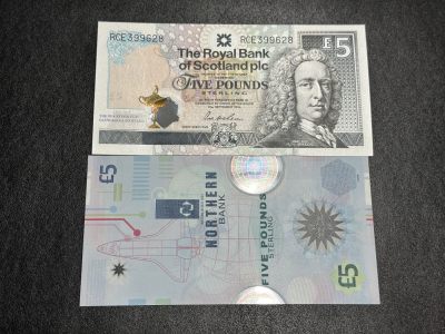 《外钞收藏家》第三百四十一期 - 2014年苏格兰5镑+北方银行5镑 两张一起  无47 全新UNC