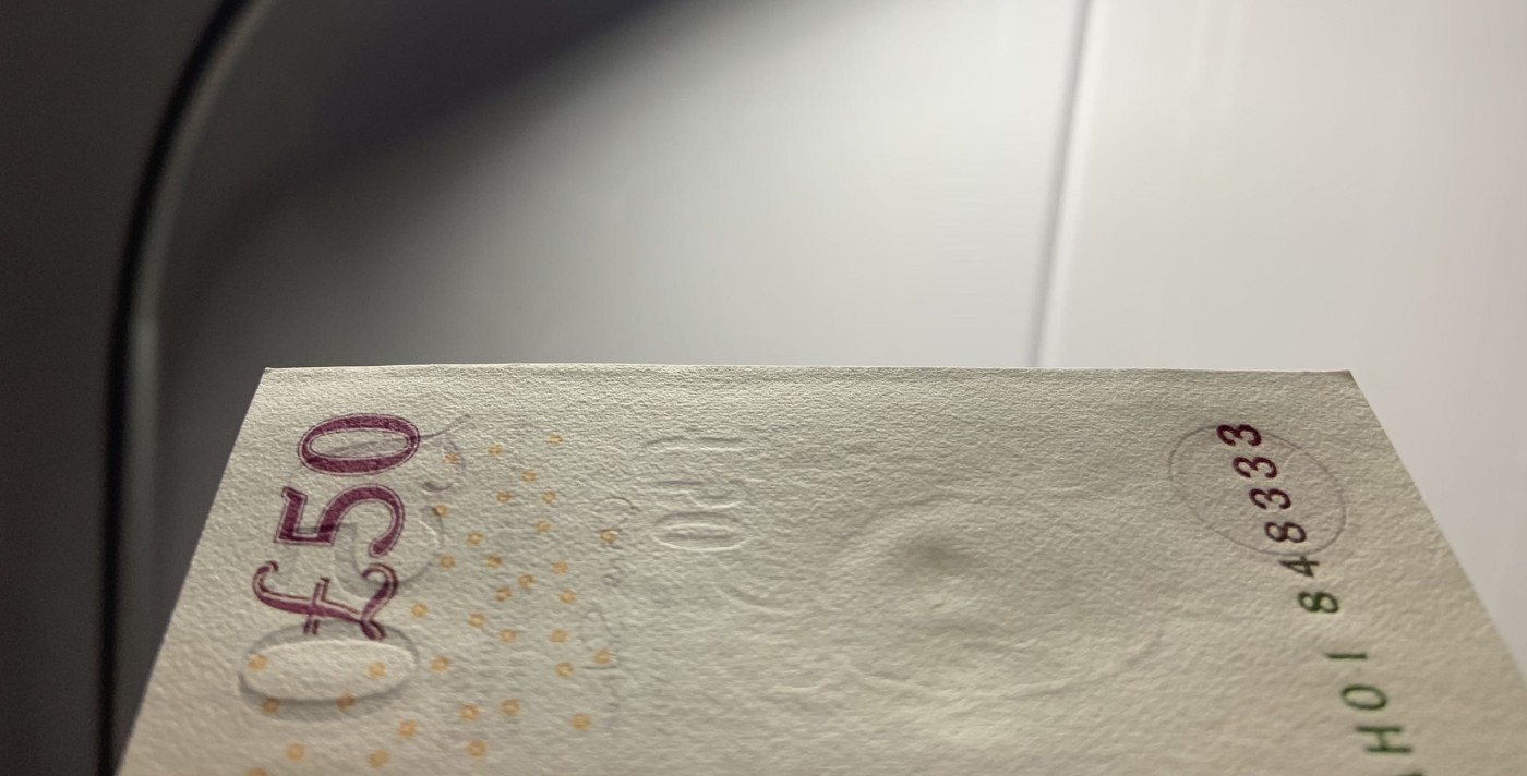 收藏联盟Quantum Auction 第326期拍卖  英国2010版50镑 品相UNC 豹子号 边角有瑕疵 细节如图