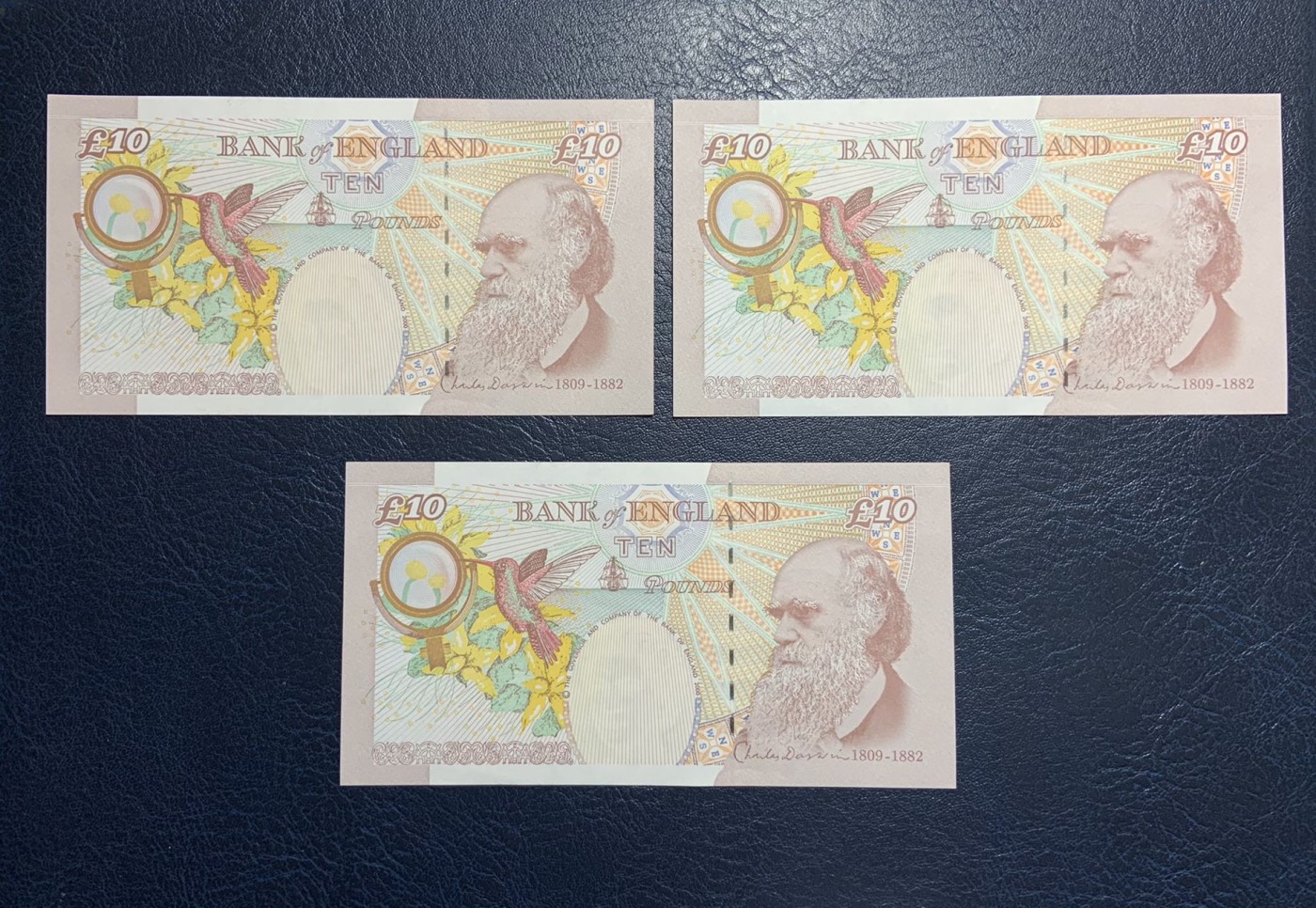 收藏联盟Quantum Auction 第326期拍卖  英国2000年版10镑三连号 品相UNC 细节如图 号码无4 金属线处轻微捆印 