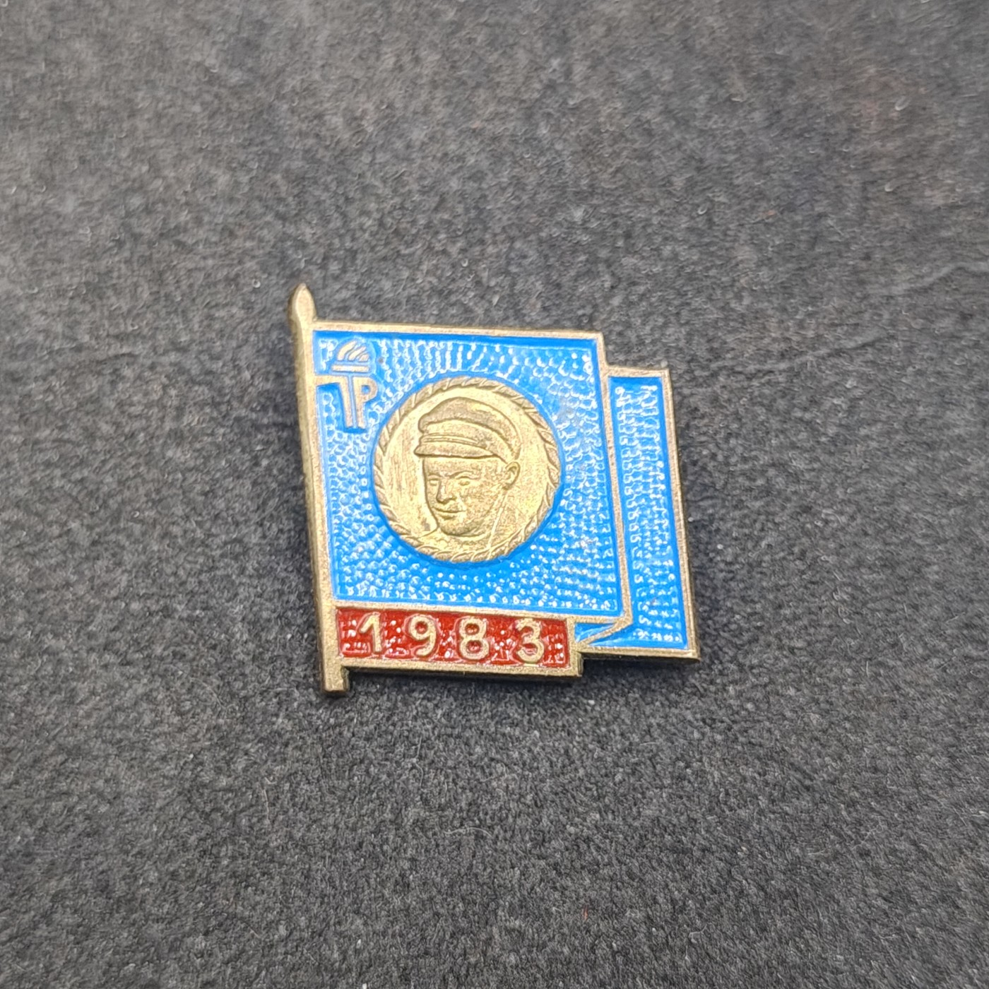 全场0元起拍 第134期 咸鱼国勋章拍卖专场 2月28日（周三）下午6：00开始 东德恩斯特台尔曼先锋队队徽