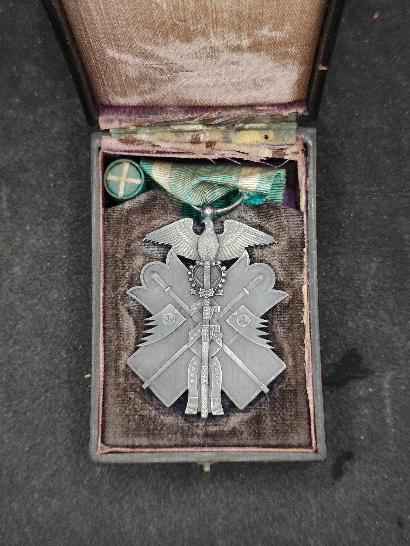 全场0元起拍 第134期 咸鱼国勋章拍卖专场 2月28日（周三）下午6：00开始 日本七级金鸱章银制带盒略