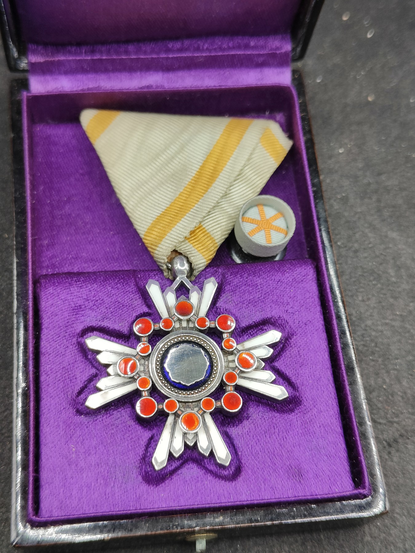 全场0元起拍 第134期 咸鱼国勋章拍卖专场 2月28日（周三）下午6：00开始 日本战时 四钉版六等瑞宝章银制带盒略