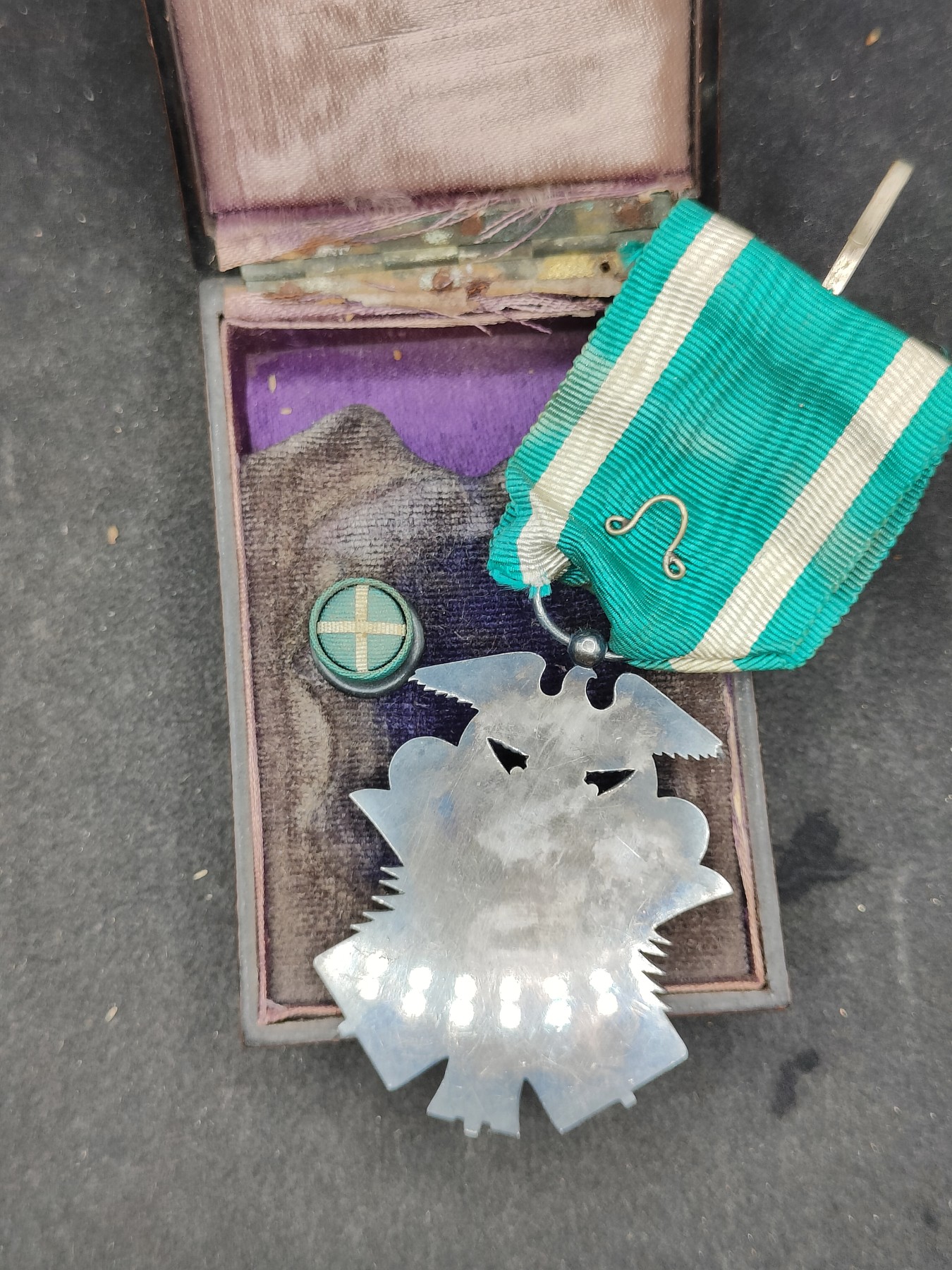 全场0元起拍 第134期 咸鱼国勋章拍卖专场 2月28日（周三）下午6：00开始 日本七级金鸱章银制带盒略