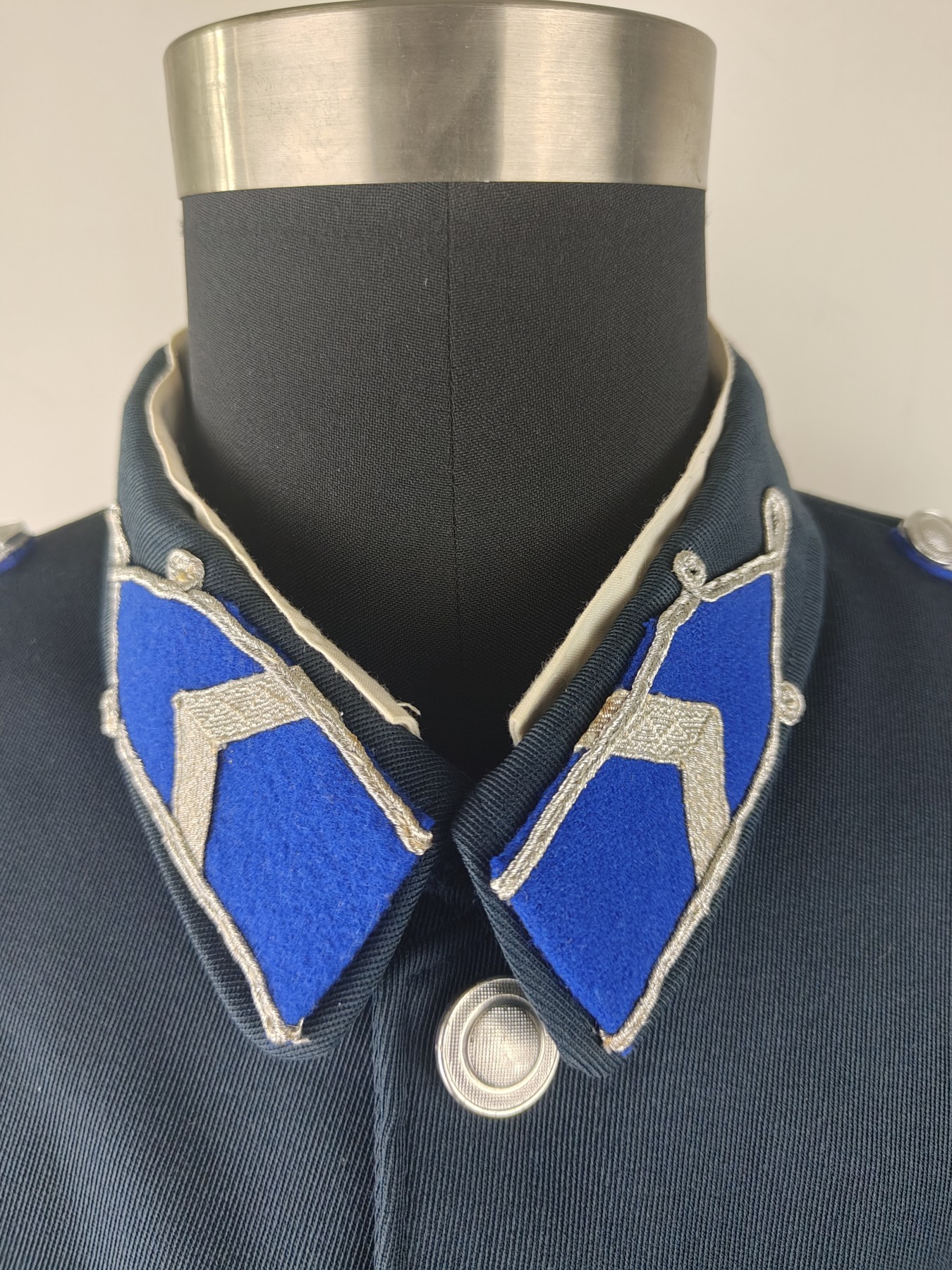 全场0元起拍 第134期 咸鱼国勋章拍卖专场 2月28日（周三）下午6：00开始 匈牙利空军常服上衣 肩宽49    胸围116    腰围112   袖长64  衣长80