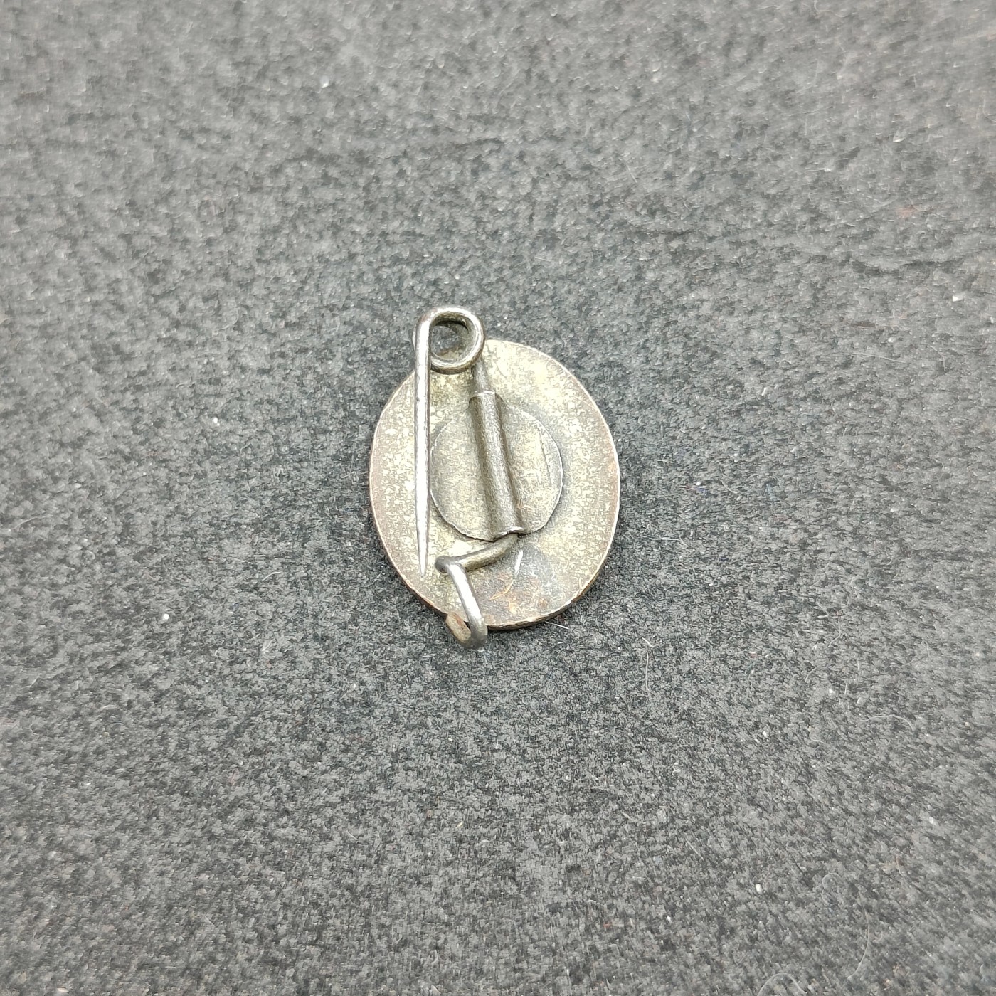 全场0元起拍 第134期 咸鱼国勋章拍卖专场 2月28日（周三）下午6：00开始 东德社会统一党党徽 珐琅