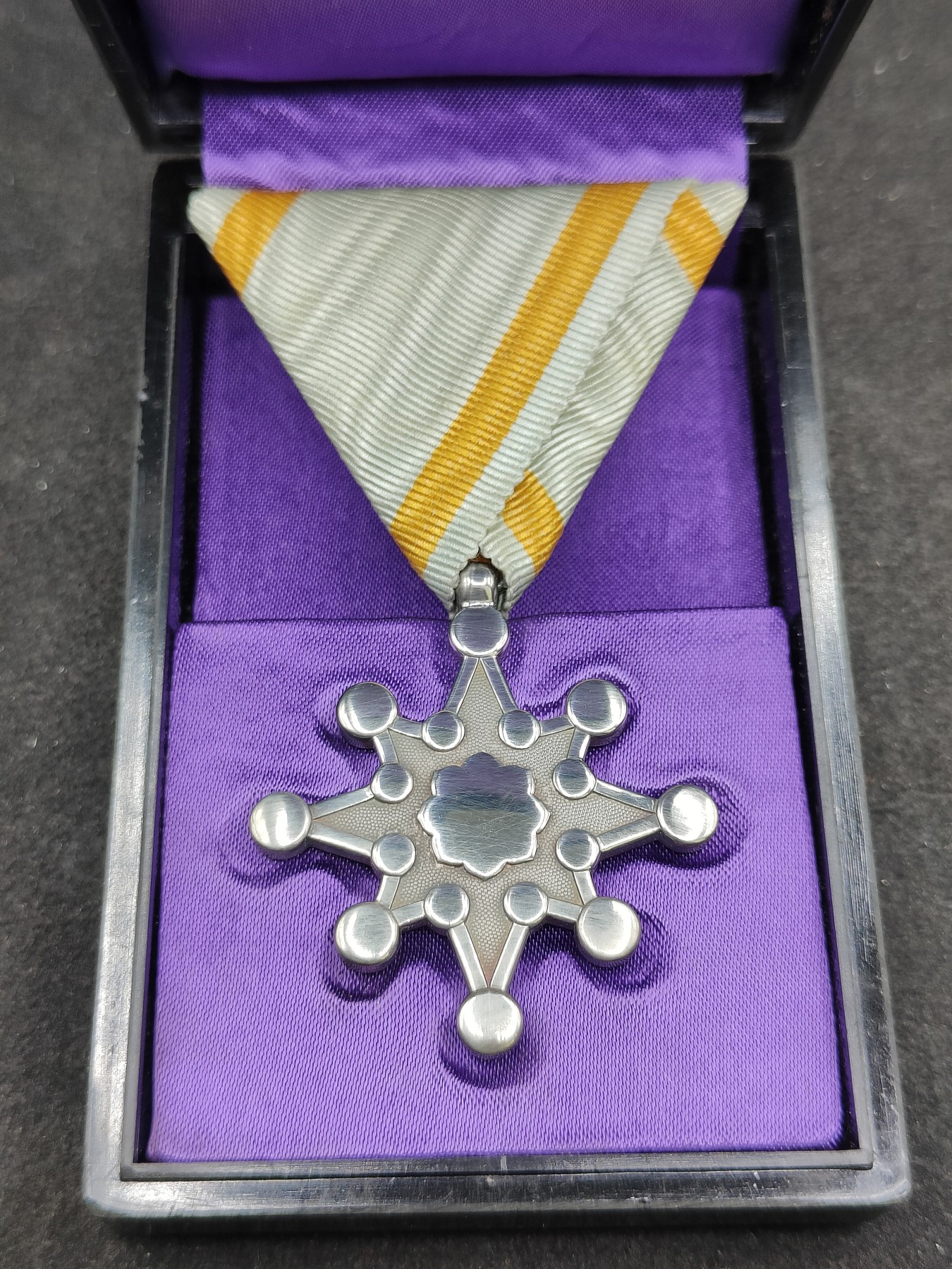 全场0元起拍 第134期 咸鱼国勋章拍卖专场 2月28日（周三）下午6：00开始 日本战后八等瑞宝章银制带盒