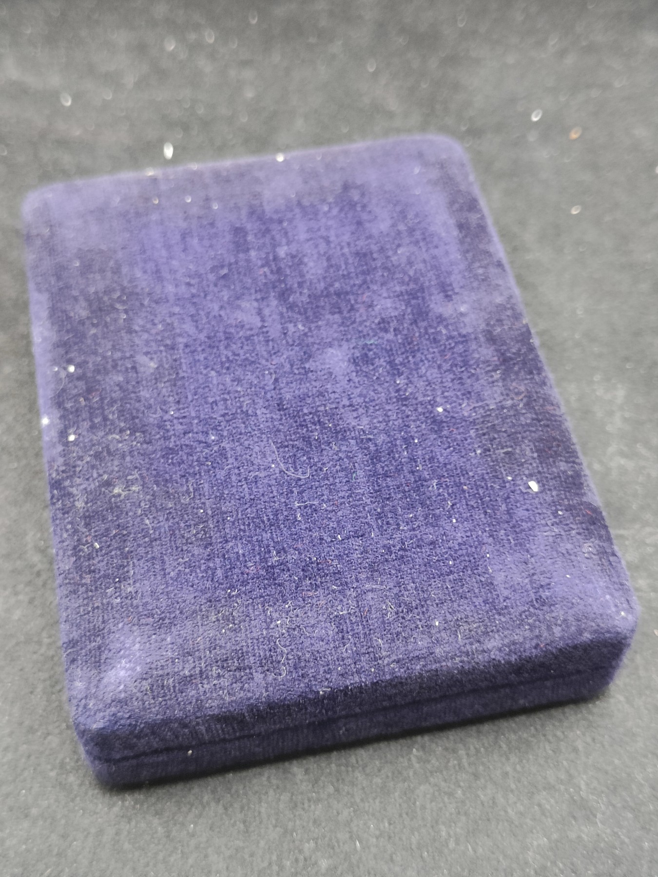 全场0元起拍 第134期 咸鱼国勋章拍卖专场 2月28日（周三）下午6：00开始 朝总联版烫金国徽盒三级国旗勋章带盒略