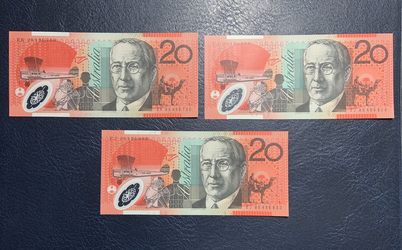 收藏联盟Quantum Auction 第327期拍卖  澳大利亚2008年20元三张 品相全新UNC 早期年份 “皇家飞行医生服务”组织创始人 牧师 约翰.弗林
