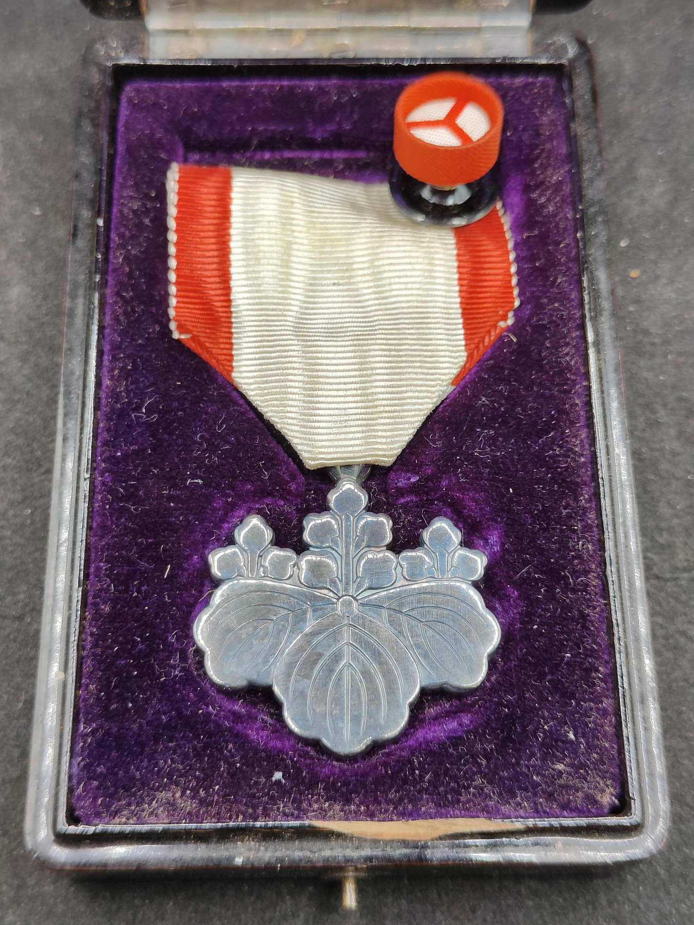 全场0元起拍 第134期 咸鱼国勋章拍卖专场 2月28日（周三）下午6：00开始 日本战时八等白叶章银制带盒略