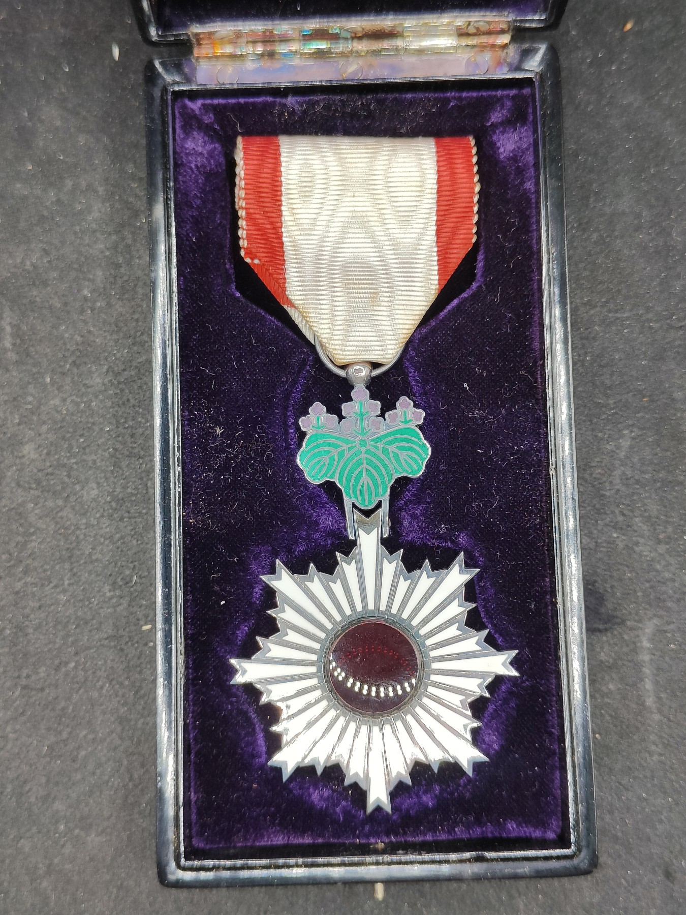 全场0元起拍 第134期 咸鱼国勋章拍卖专场 2月28日（周三）下午6：00开始 日本六等旭日章银制带盒